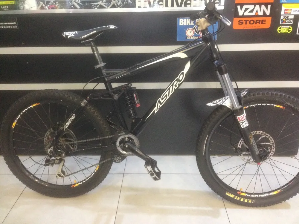 (SEMI NOVA) BICICLETA ARO 26 ASTRO DEFENSE 8 VEL 