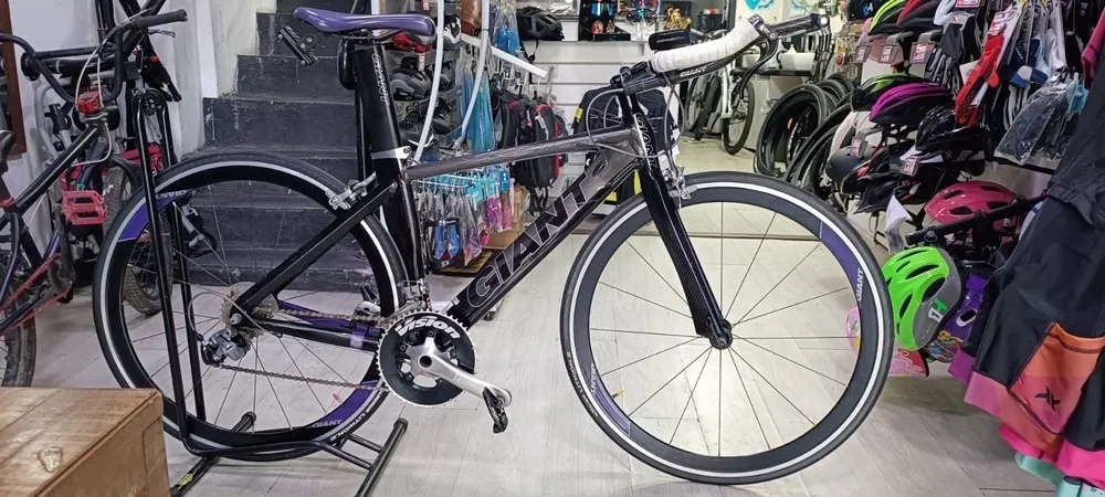 (SEMI NOVA) BICICLETA TRIATHLON GIANT TAM.: XS