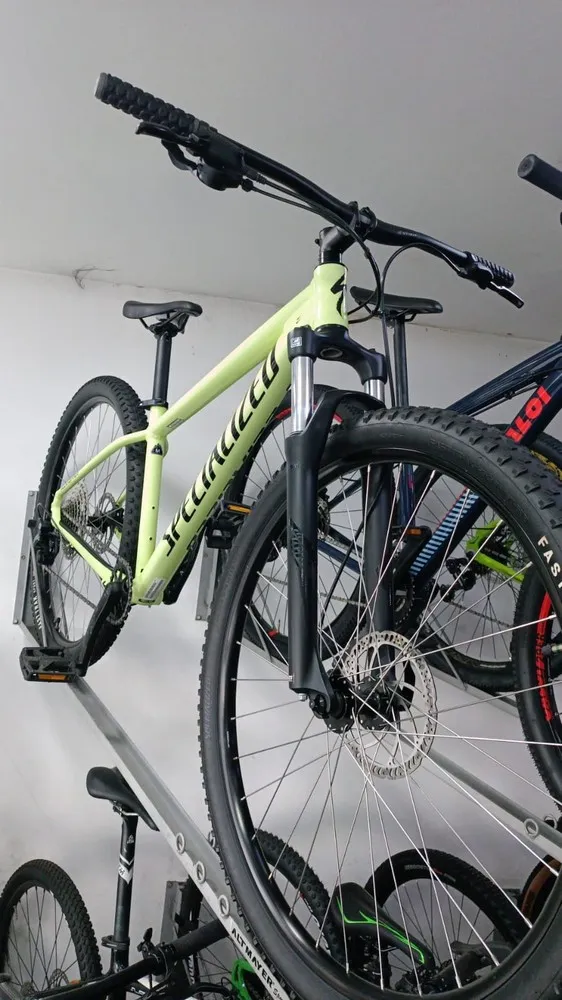 (SEMI NOVA) BICICLETA ARO 29 ALUM SPECIALIZED ROCKROOPER 11 VEL AMARELA TAM.: M