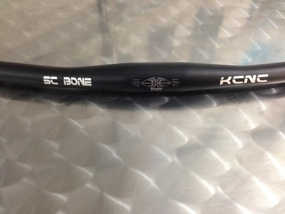 GUIDÃO ALUM.: KCNC SC BONE SCANDIUM FLAT (31.8) (710MM)